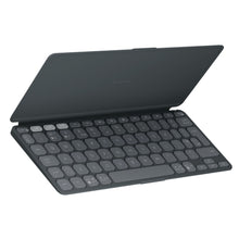 Logitech Keys-To-Go 2 – et Bluetooth-tastatur med integreret cover, der kan klappes tilbage, kompatibelt med PC og tablet.