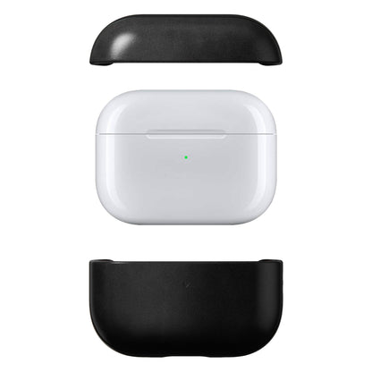 AirPods Pro etui i hvid mellem to Robust AirPods Pro-etui i sort læder fra Nomad.