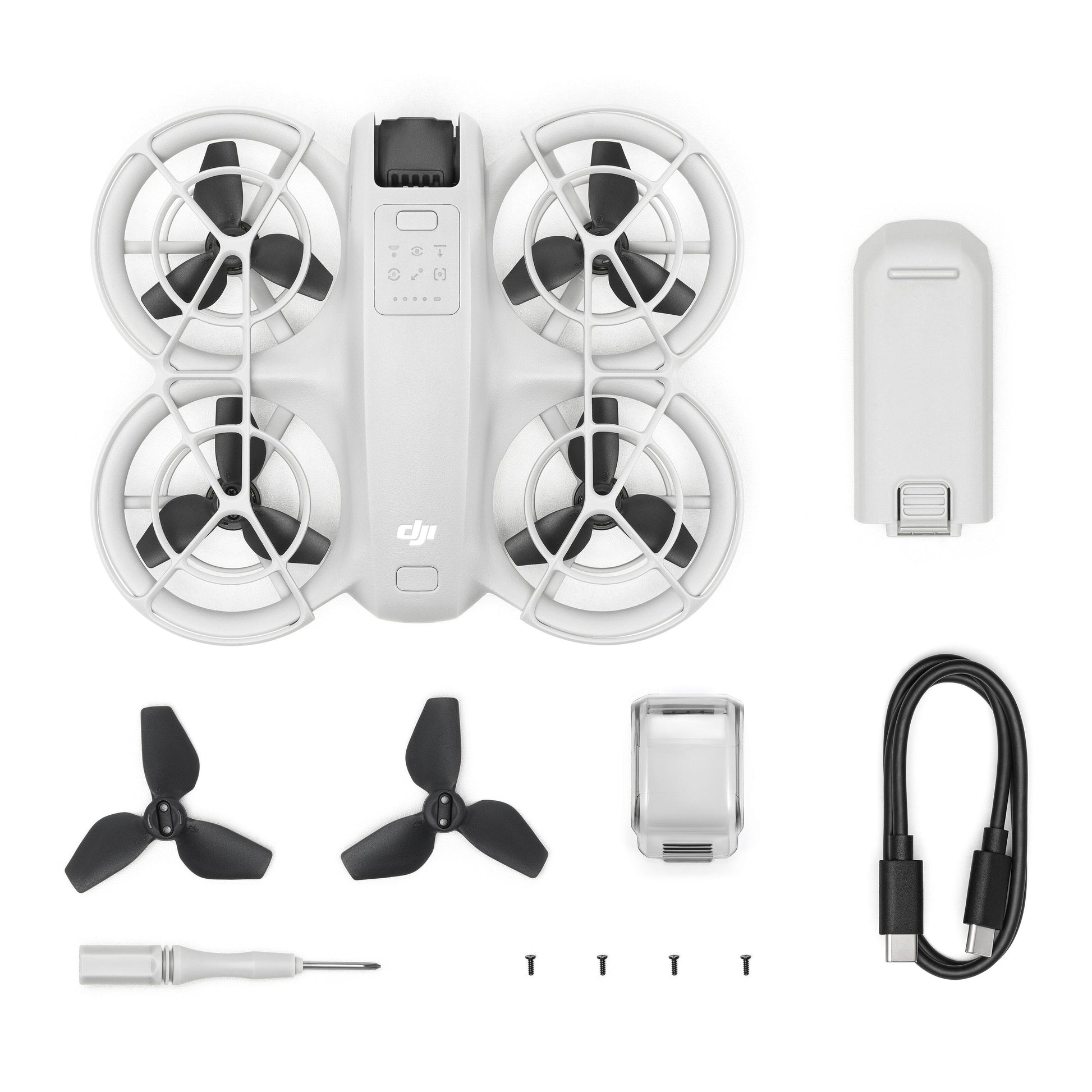 DJI Neo hvid kompakt drone kit med drone, batteri, to propeller, skruetrækker, brandskruer, propelbeskyttere og USB-C kabel.