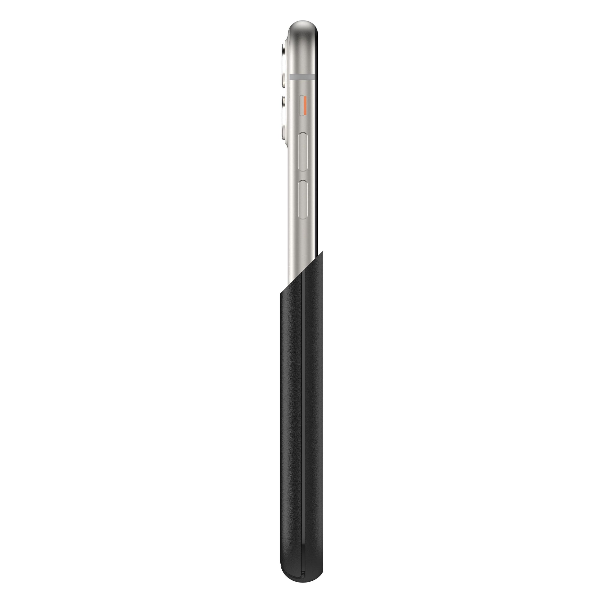 IPhone 11 fra siden delvist i sort Symmetry Robustt mobilcover, top synlig for adgang og beskyttelse.
