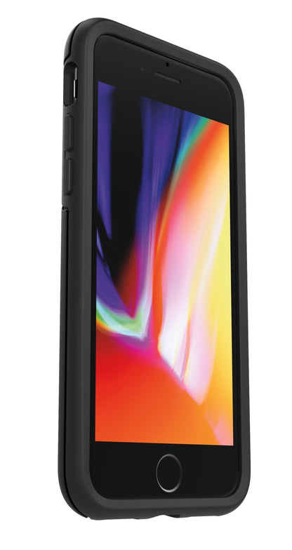 IPhone 6/6s/7/8/SE i sort Otterbox Symmetry Robust cover, vises fra vinkel med farverigt abstrakt wallpaper.