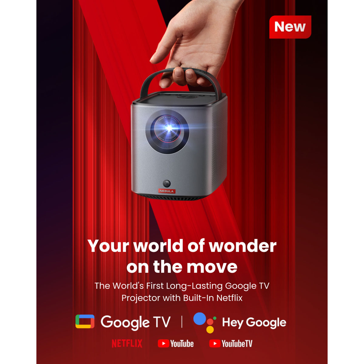 Anker Nebula Mars 3 Air bærbar miniprojektor, sort, linsen lyser, Netflix-streaming, Google TV, YouTube-logoet er synligt.