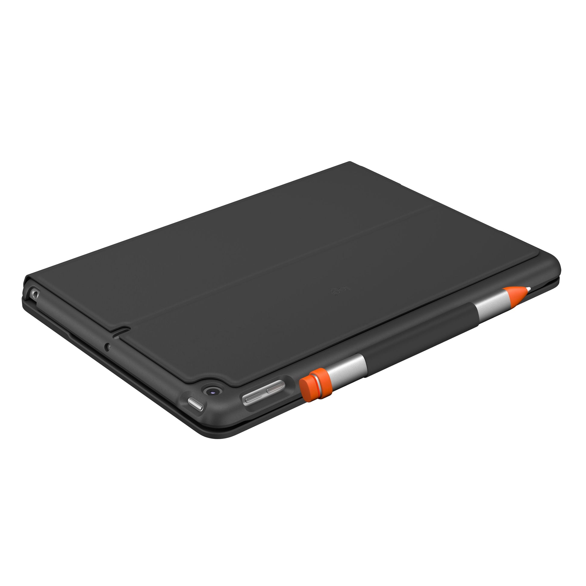 Logitech Slim Folio tastaturcover til iPad 10,2 liggende fladt med stylus med orange detaljer magnetisk fastgjort på siden.