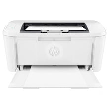 HP LaserJet M110w hvid laserprinter med åben papirbakke nederst og papir i udskriftsbakken øverst.
