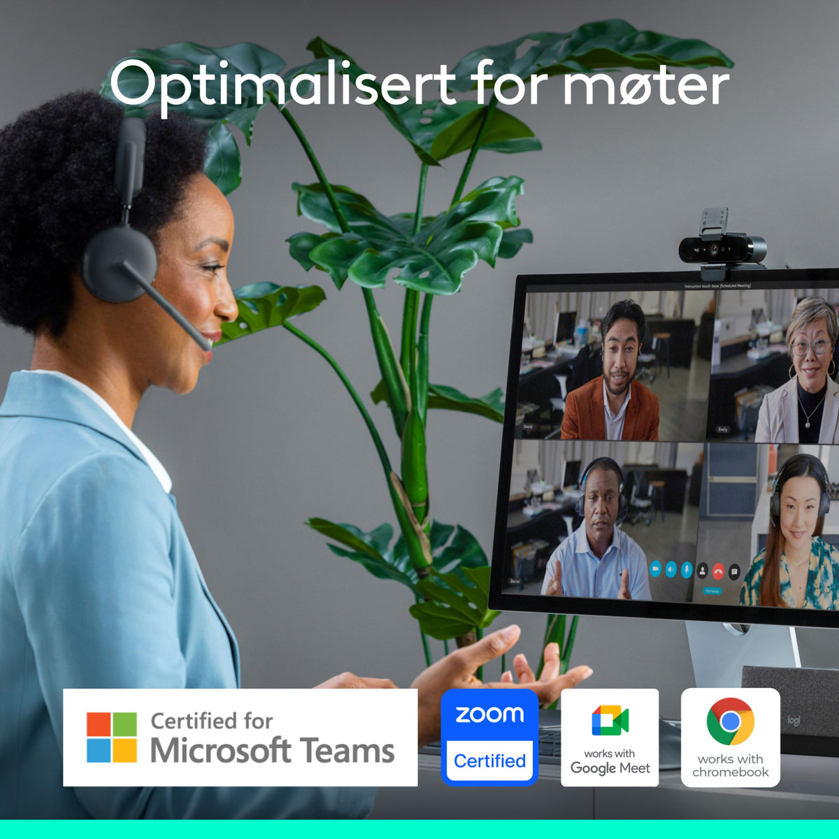 Logitech Brio 4K-webkamera med Windows Hello monteret på computerskærmen under videosamtaler.
