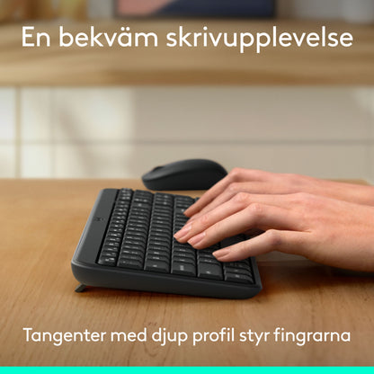 Sorter Logitech MK250 trådløst tastatur og mus efter brug på skrivebordet.