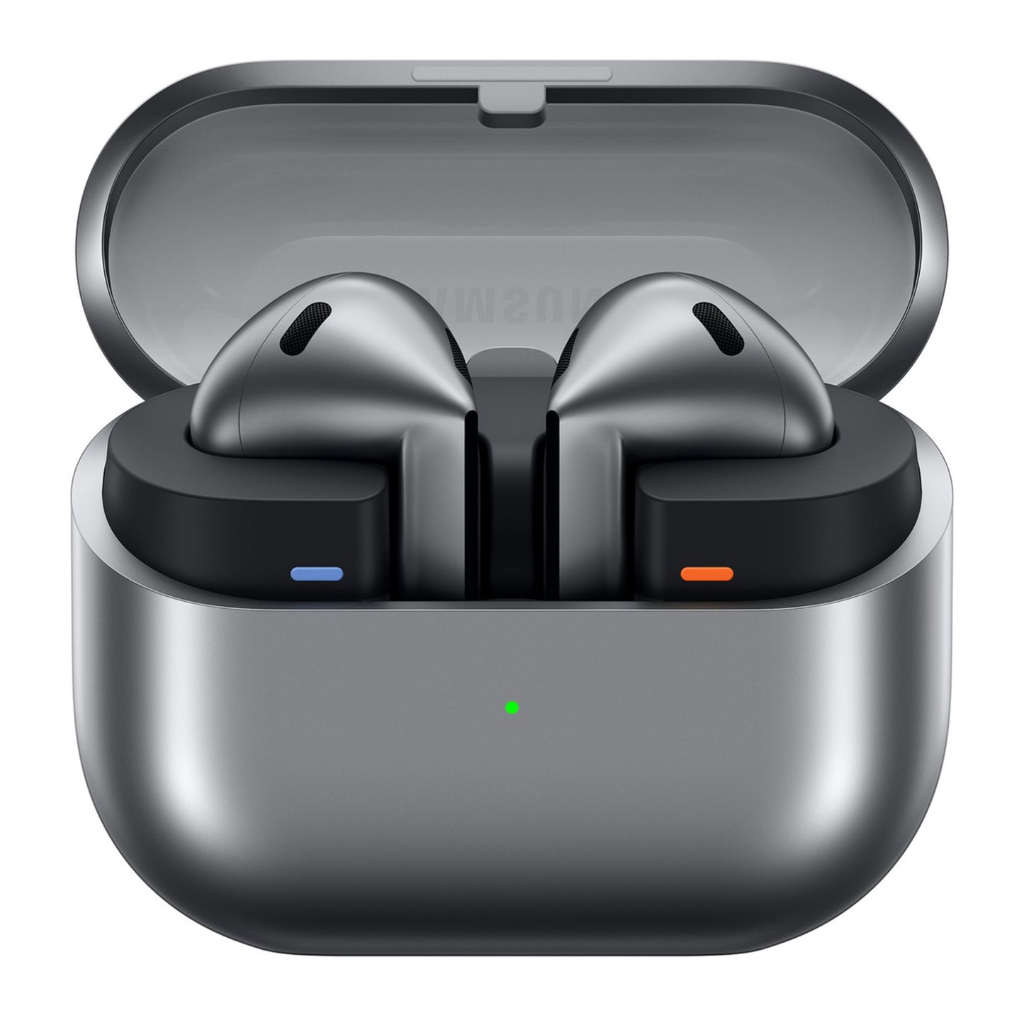 Samsung Galaxy Buds3 trådløse høretelefoner sølv i åben opladeetui med grøn indikatorlampe foran.