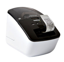 Brother QL-700 etiketprinter sort-hvid udskrivning, tysk tekst, frontknapper og indikatorlys, til adresseetiketter.