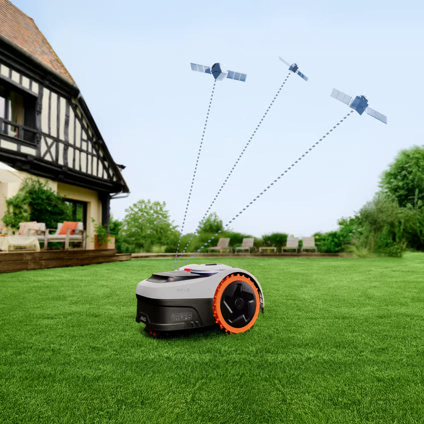 Segway Navimow i208E AWD robotplæneklipper med firehjulstræk og orange hjul på græsplænen med satellitsignal.