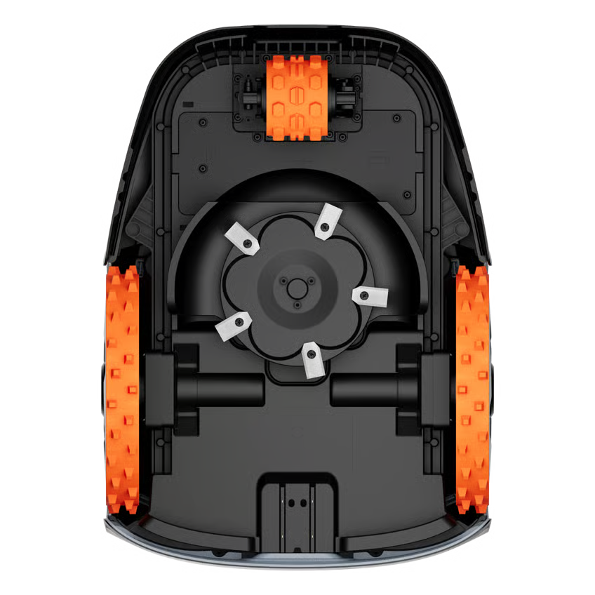 Undersiden af Segway Navimow i208E AWD robotplæneklipper med en central skæreskive med fem knive og tre orange hjul.