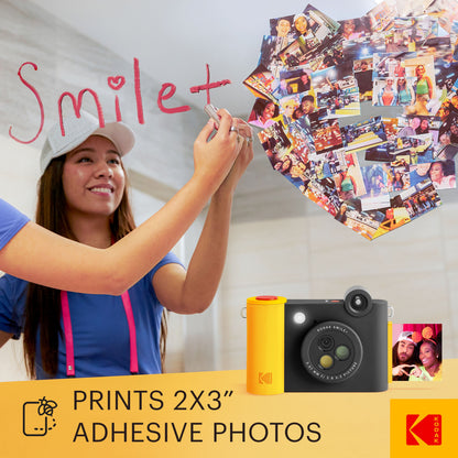 Kodak Smile+ digitalkamera i sort og gul med ZINK-udskrivning, Bluetooth, rund linse, spejlskrift og fotocollage.