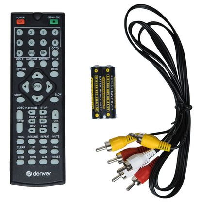Sort fjernbetjening, to AAA-batterier og sort AV-kabel med røde, hvide og gule RCA-stik til Denver DVH-7787 DVD-afspiller.