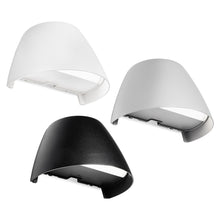 Plejd Smart vægarmatur OUT-02 hvid, delvist lukket LED-lyskilde, til udendørs brug, minimalistisk design.