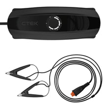 Ctek CS ONE Gen 2 smart batterilader 12V sort med APTO-teknologi, rund drejeknap og lange kabler med metal-klemmer.