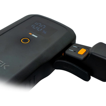CTEK RB 3000 Startbooster 59,2 Wh sort med digital batterivisning, orange power-knap og BOOST-enhed til 12V starthjælp.