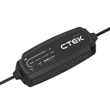 Ctek NXT 5 Smart batterioplader 12V 5A sort med indikatorlys, modeknap og kabler i begge ender.