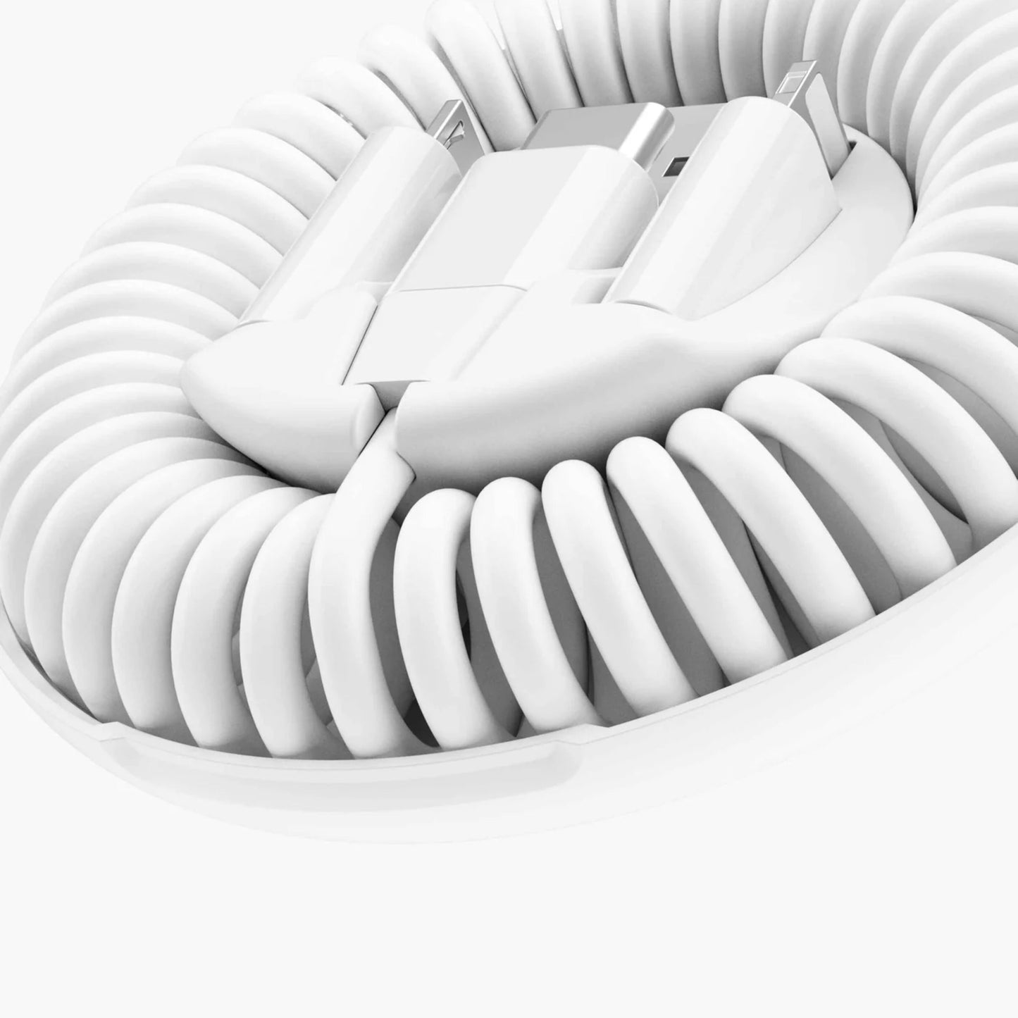Vonmählen Allroundo Eco 6-i-1 opladerkabel hvid, kompakt sammenrullet med flere stik i midten, lavet af genanvendt materiale.