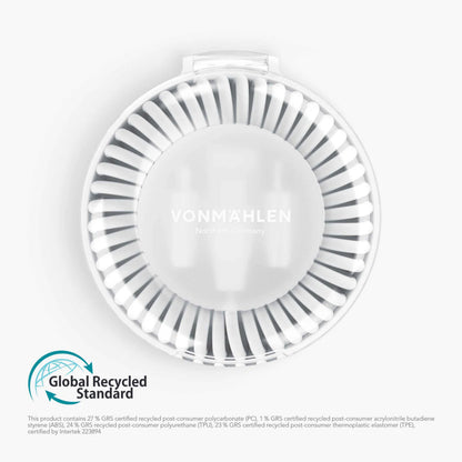 Vonmählen Allroundo Eco 6-i-1 opladerkabel hvid i rund klar plastæske over Global Recycled Standard logo med genanvendt materiale.
