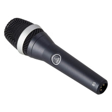 AKG D5 dynamisk sort håndmikrofon med metalgitter, sølvring, superkardioide mønster, modelnummer D5 ved basen.