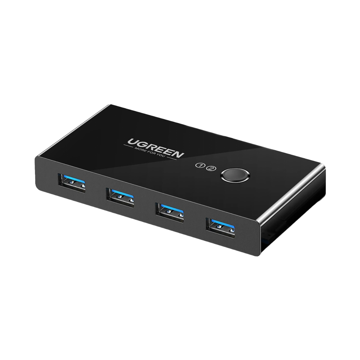 Sort Ugreen USB 3.0-switch, 4 porte til to computere, 5 Gbps, med rund trykknap til at skifte mellem computere.