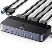 UGREEN 4K HDMI KVM-switch til 2 computere, 4K60Hz, 4 USB 3.0-porte (3 USB-A, 1 USB-C), kontrolport og 4 medfølgende kabler.