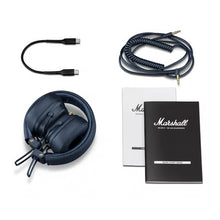 MARSHALL Major V trådløse on-ear-hovedtelefoner i sammenfoldet udførelse i Midnight Blue med USB-C-kabel, lydkabel og 2 hæfter.