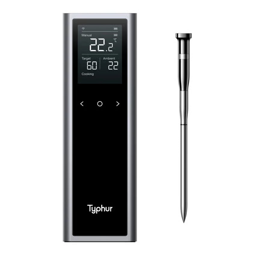 Typhur Sync One trådløst stegetermometer med smart basestation, display, knapper, separat metalprobe og Typhur-logo nederst.