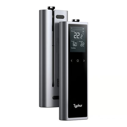 TYPHUR Sync One trådløst stegetermometer i sølv, rektangulært, smart basestation, digitalt display, berøringsknapper, logo nederst.