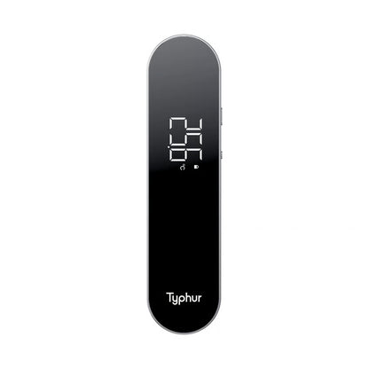 TYPHUR InstaProbe Core – digitalt grill- og stegetermometer med lodret LED-display, tal, ikoner og TYPHUR-logo nederst.