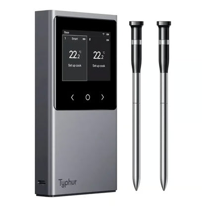 TYPHUR Sync Dual – trådløst grill- og stegetermometer med berøringsskærm og to temperaturfølere i rustfrit stål.