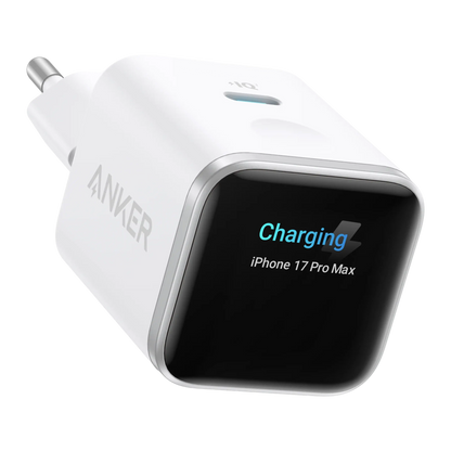Anker Nano Charger 45 W USB-C-oplader, hvid, med EU-stik; displayet viser Charging iPhone 17 Pro Max; IQ-logo øverst.