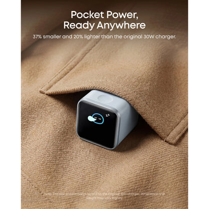 Anker Nano Charger 45W USB-C-oplader i orange med display og ikon af et sovende ansigt, tekst: Pocket Power, Ready Anywhere.