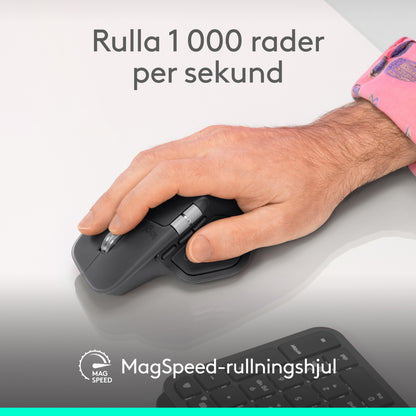 Logitech MX Master 4 trådløs ergonomisk mus i grafit med MagSpeed-rullehjul og teksten: Ruller 1 000 linjer pr. sekund.