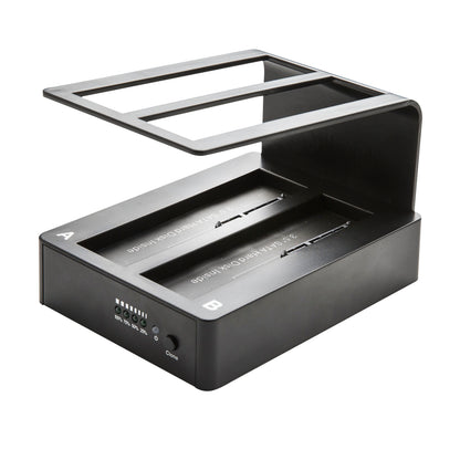 USB 5 Gb/s dockingstation, sortering, til slots til 2,5"/3,5" SATA HDD/SSD, kontrolknapper, hævet støtteramme.