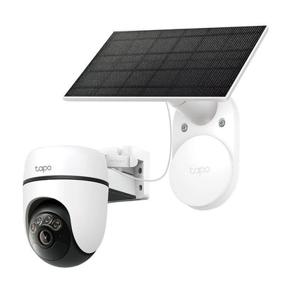 Hvidt TP-Link Tapo HB112 pan-tilt-overvågningskamera, der er forbundet med et kabel til et monteret solcellepanel til udendørs brug.