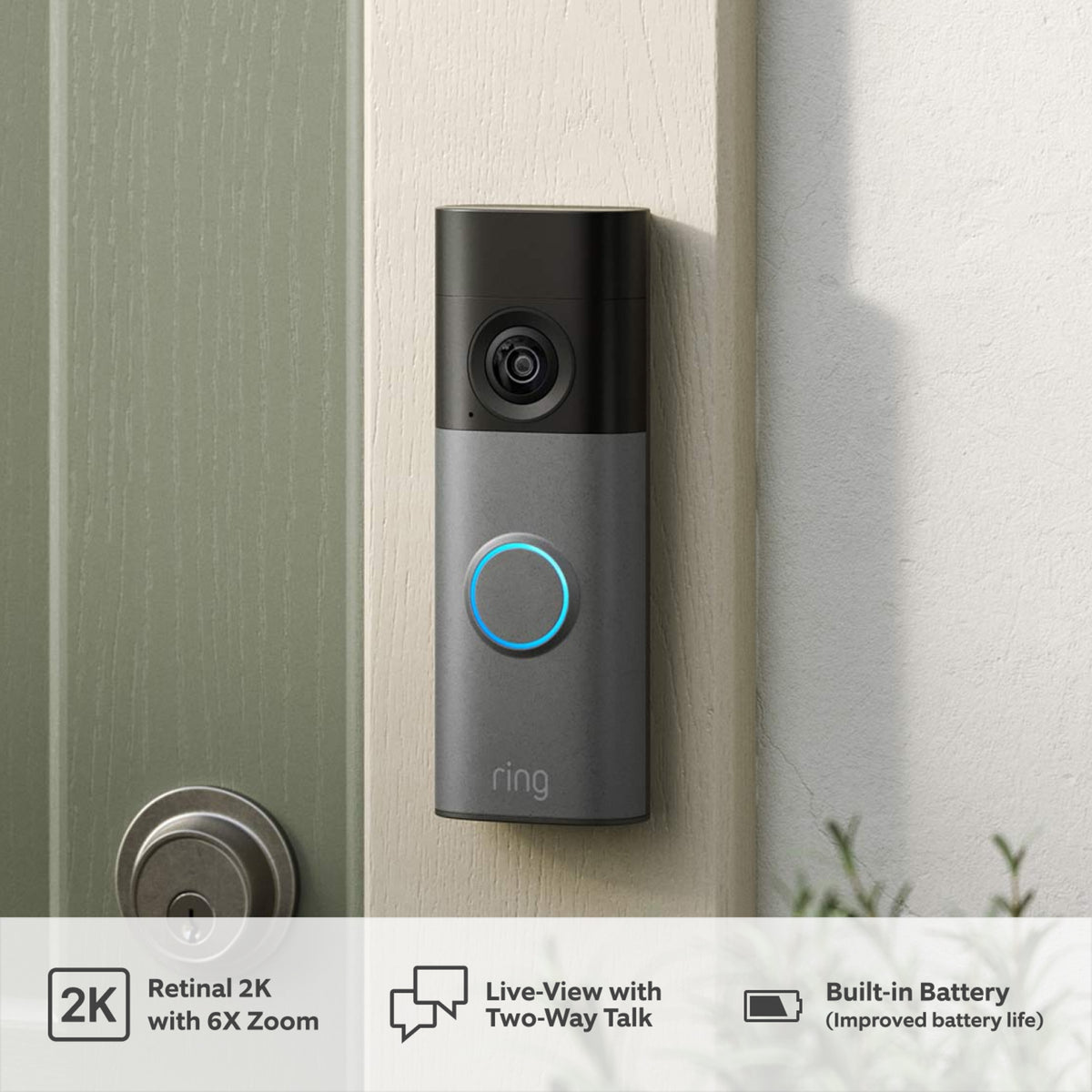 Ring Battery Video Doorbell Retinal 2K Matte Mocha ved døren med blå ring, 2K-opløsning, tovejskommunikation, bevægelsesdetektering.