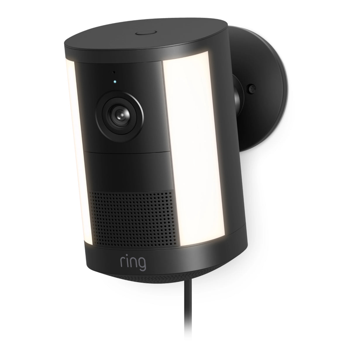 Ring Spotlight Cam Plug-in Retinal 2K-model, vægmonteret, vippet mod højre med synlig strømkabel nederst.