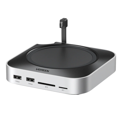 Ugreen Mac mini 11-i-1-dockingstation, sølv/sort, M.2 NVMe-plads til M4, USB-C-kabel øverst, USB-A foran, SD- og TF-kortlæser.