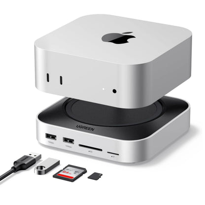 UGREEN 11-i-1-dockingstation med M.2 NVMe-plads til Mac mini M4, frontporte, kortlæsere, kabel og hukommelseskort.