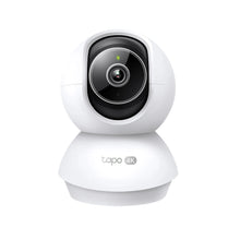 Hvidt TP-Link Tapo C250 4K indendørs pan/tilt-overvågningskamera med sort linse og grøn indikatorlampe.