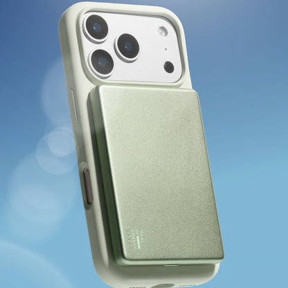 IDEAL OF SWEDEN Slim Powerbank MagSafe 5000 mAh, Sage Green