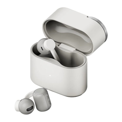 Nothing CMF Clip Pro open-ear-høretelefoner i lysegrå med 3-punkts clip-design, en oval, blank opladningsæske til opbevaring af høretelefonerne, LED foran.