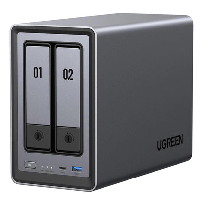 Ugreen NASync DXP2800 2-bay NAS med nummererede drevpladser, tænd/sluk-knap, USB-C, USB 3.2-porte og statuslamper.