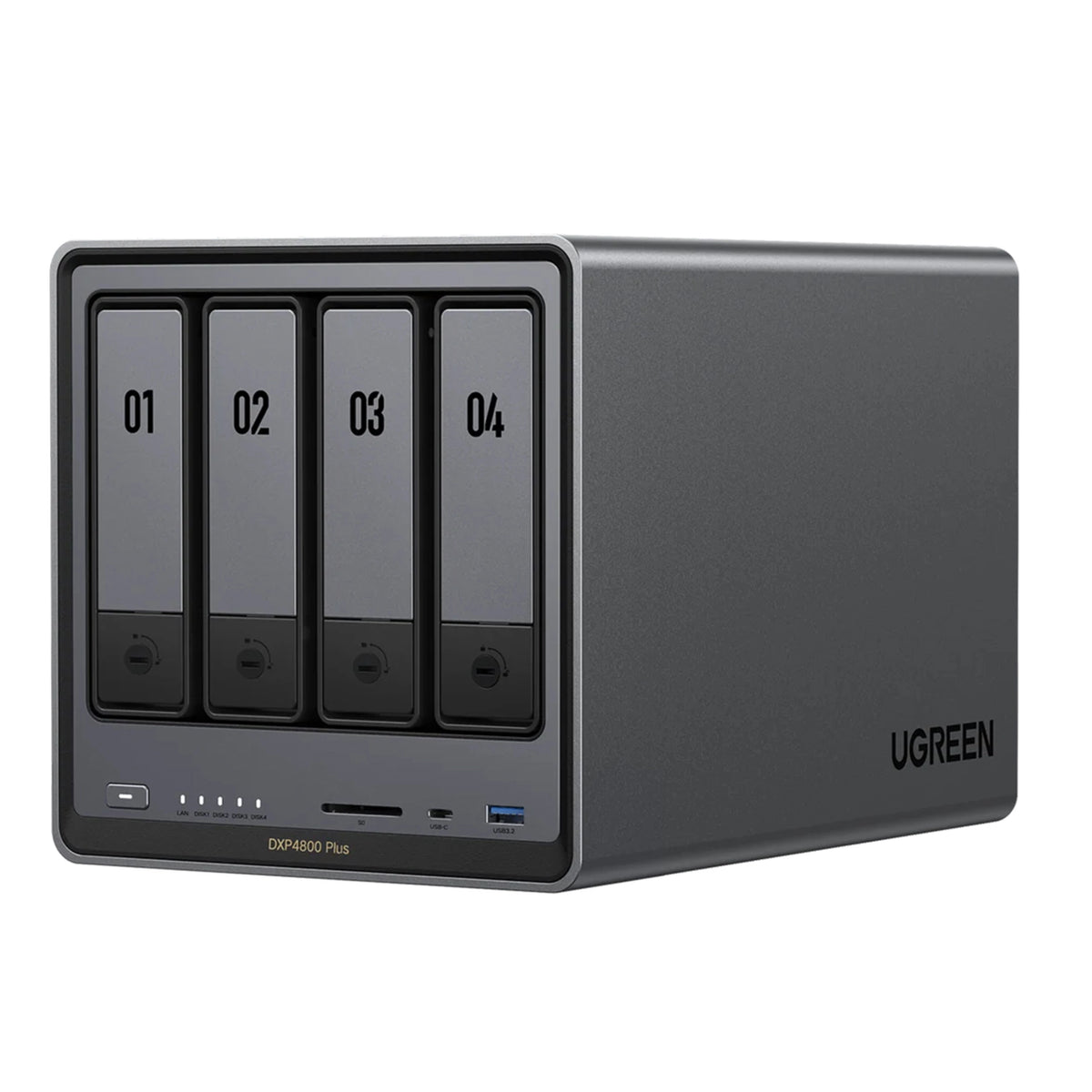 Ugreen NASync DXP4800 Plus 4-bay NAS med nummererede drevpladser, USB-C, USB-A og SD-kortlæser på forsiden.