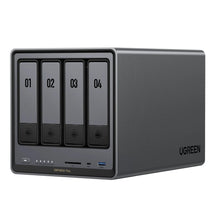Ugreen NASync DXP4800 Plus 4-bay NAS med nummererede drevpladser, USB-C, USB-A og SD-kortlæser på forsiden.