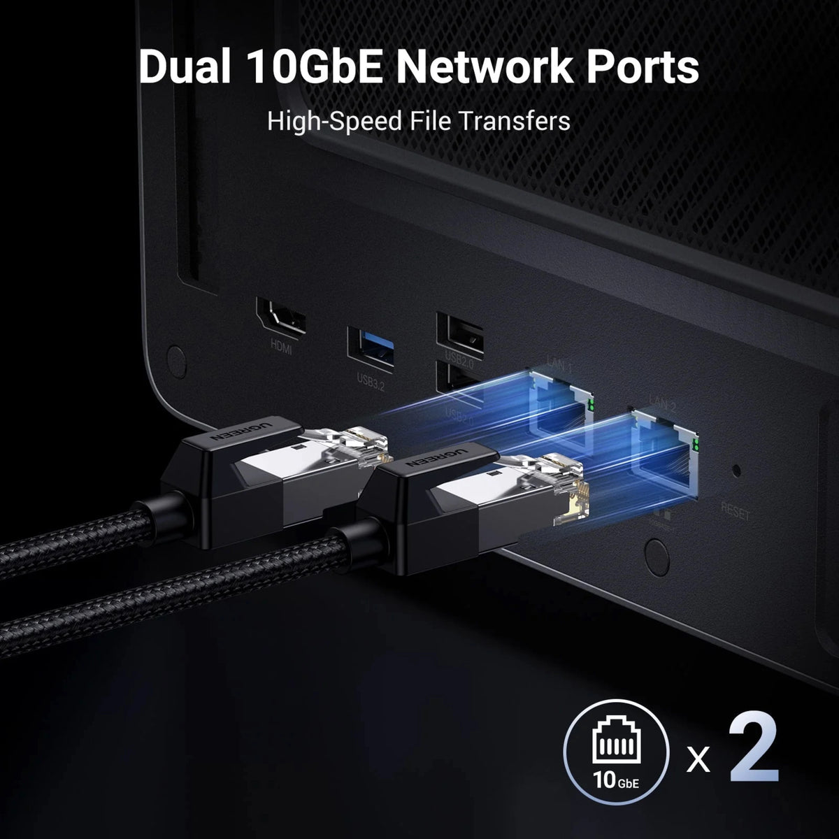 To Ethernet-kabler til 10GbE-netværksporte på Ugreen NASync DXP6800 Pro med HDMI- og USB-porte.