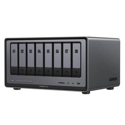 Ugreen NASync DXP8800 Plus 8-bay NAS med nummererede drevpladser, LED-indikatorer, SD-kortplads og Thunderbolt 4.