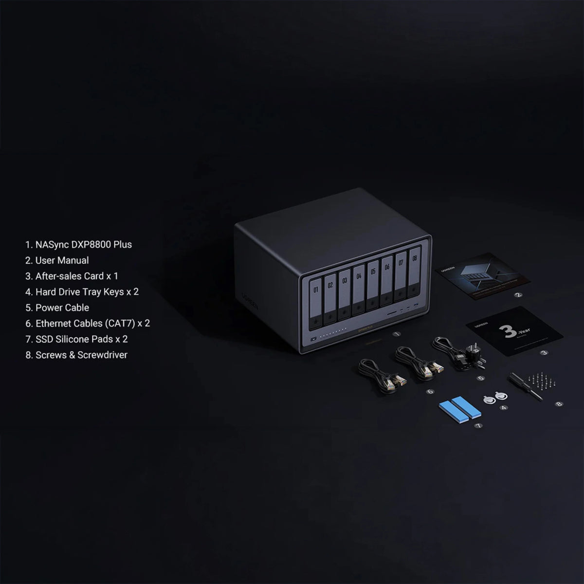 Ugreen NASync DXP8800 Plus 8-bay NAS med nummererede drevpladser, Thunderbolt 4-kabler, nøgler, brugervejledning og tilbehør.