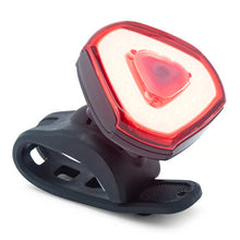 LUXORPARTS rødt trekantet cykelbaglygte, COB-LED, genopladeligt, IP44, med sort gummibeslag.