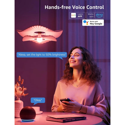 Lepro B2 AI smart LED-pære E27, 1100 lm, RGB, 2-pak med lyserødt skær fra pendellampen ved brug af smart højttaler.